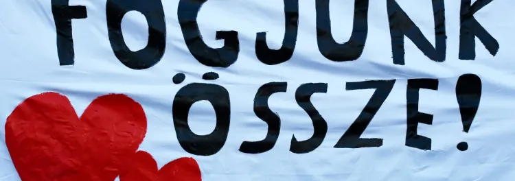 Fogjunk össze zászló