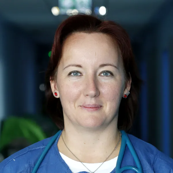 dr. Józsa-Holló Krisztina portré